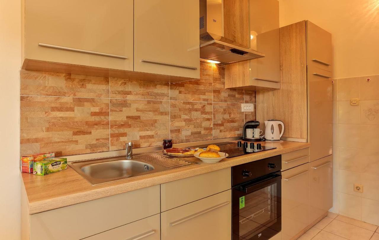 Apartments Dora Victoria Dream Medulin Luaran gambar