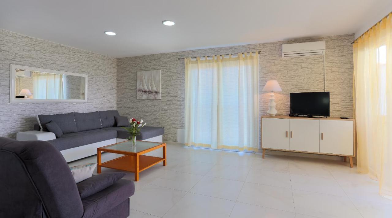 Apartments Dora Victoria Dream Medulin Luaran gambar
