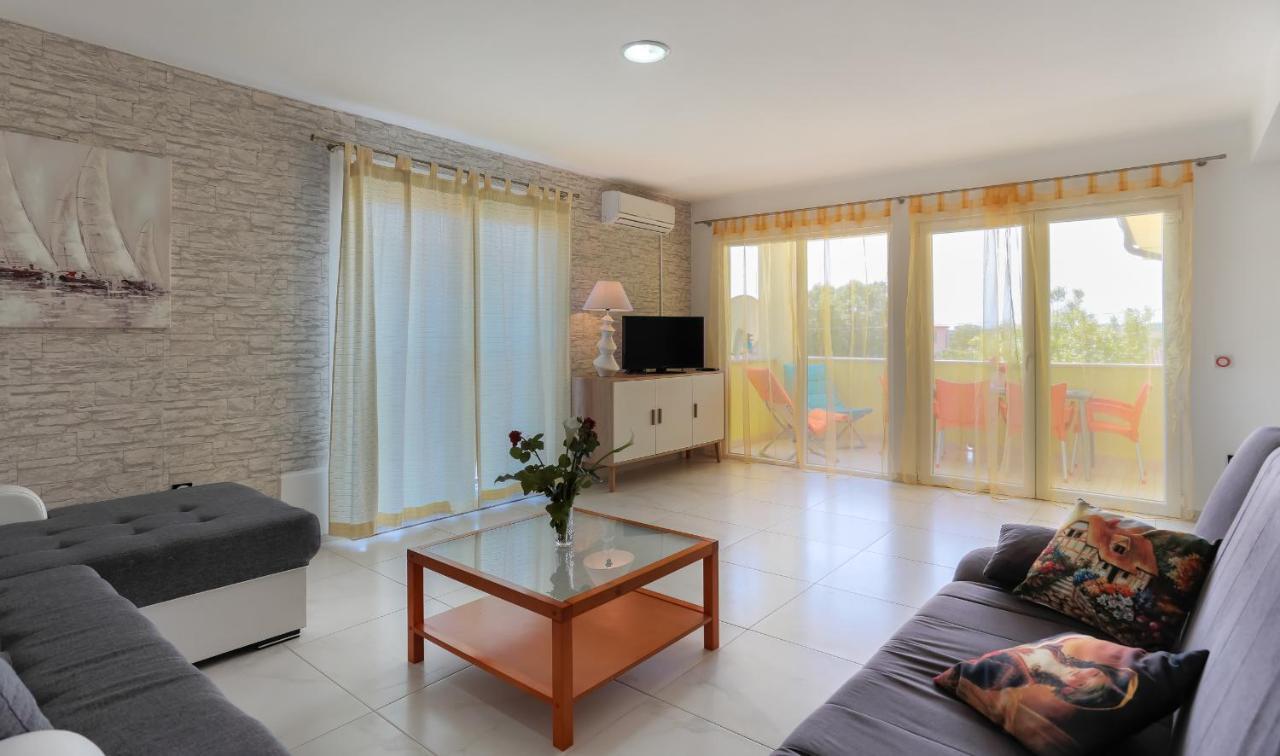 Apartments Dora Victoria Dream Medulin Luaran gambar